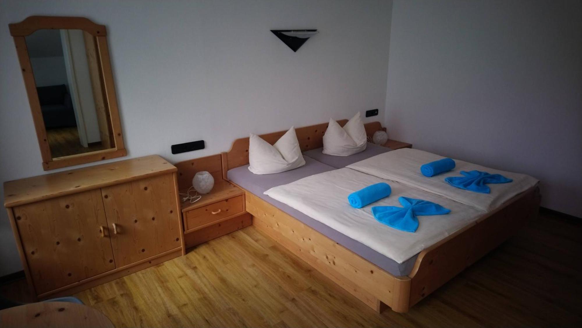Hotel Waldhaus Romhild Bagian luar foto